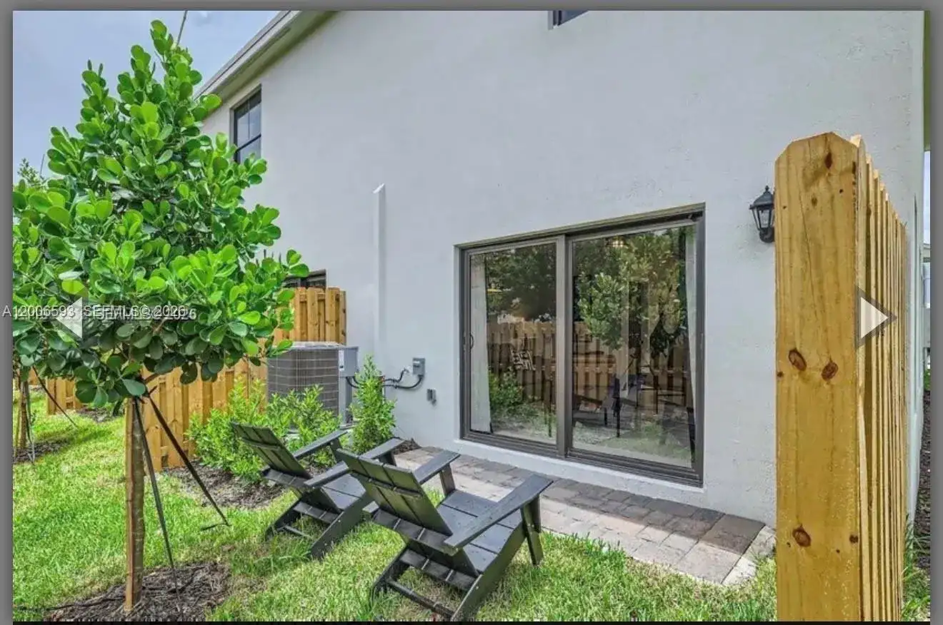445 NE 1st Dr, Florida City FL 33034 photo 4