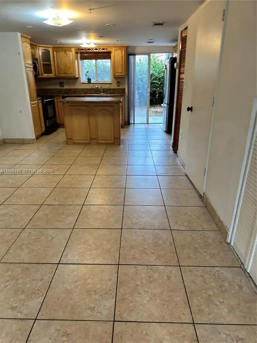 551 NW 82nd Ave # 502, Miami FL 33126 photo 2