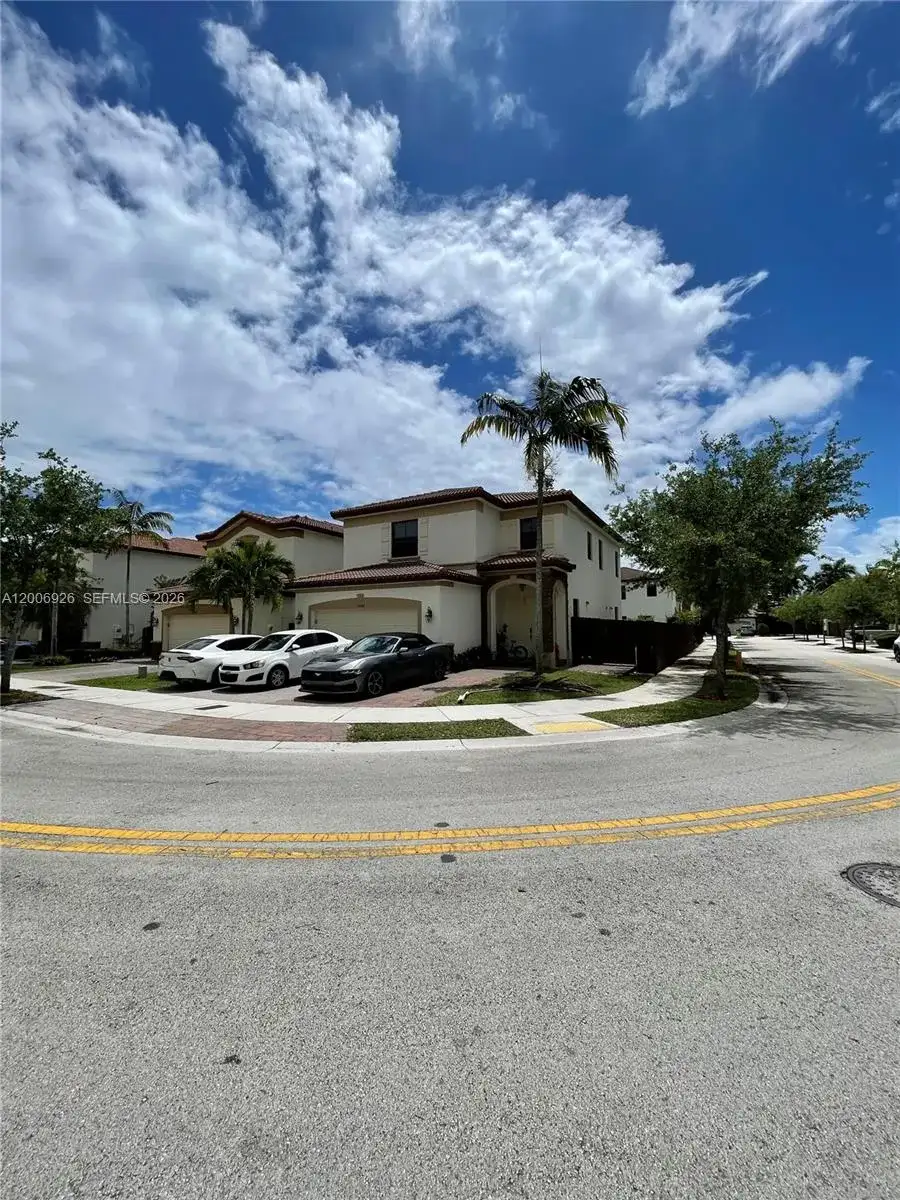 10086 NW 89th Ter, Doral FL 33178 photo 5