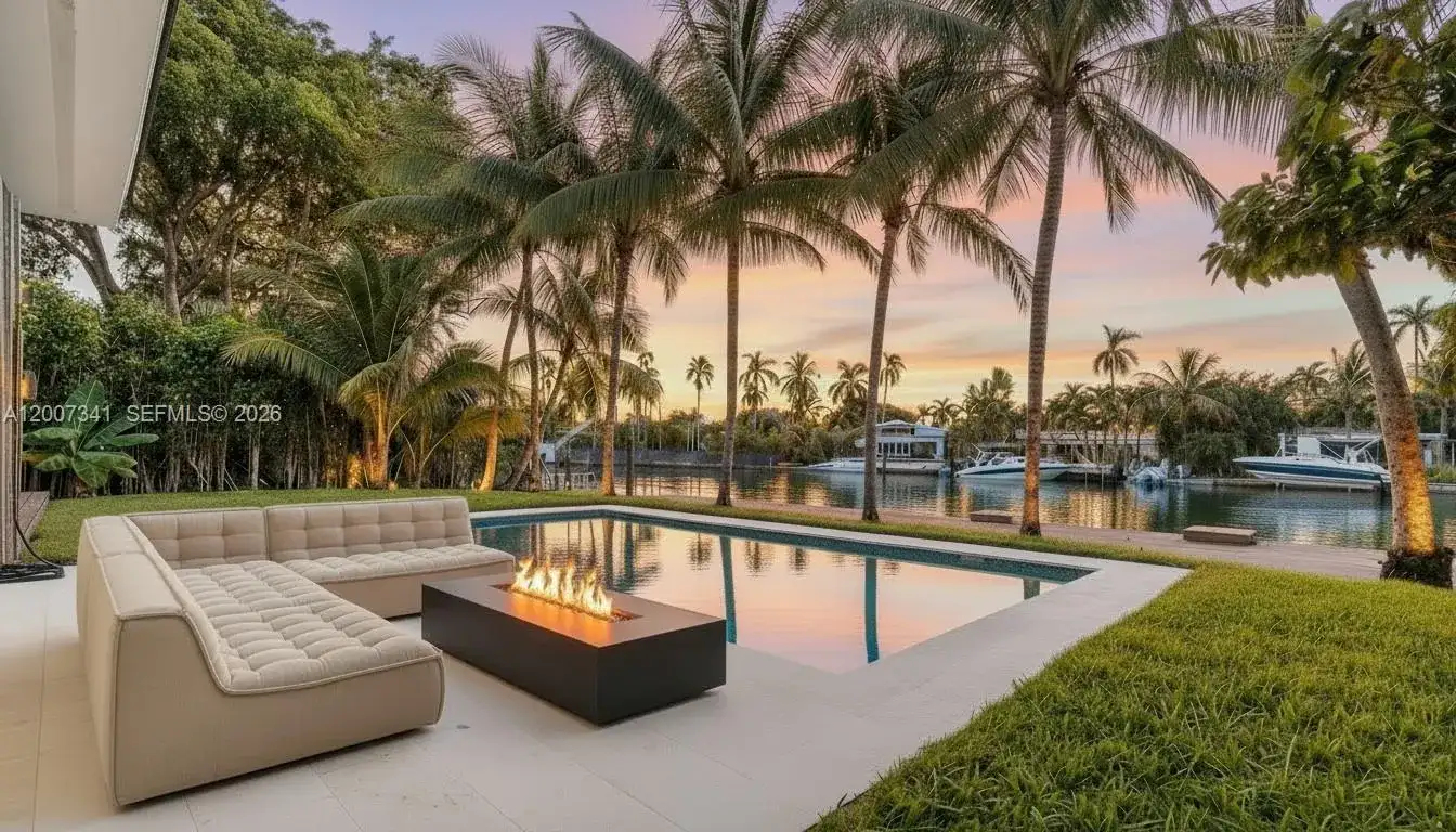 550 S Shore Dr, Miami Beach FL 33141 photo 2