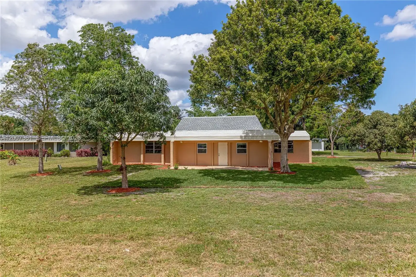 5201 Yellow Pine Ln, Tamarac FL 33319 photo 2