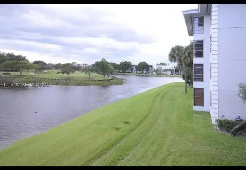 1518 Whitehall Dr # 104, Davie FL 33324 photo 3