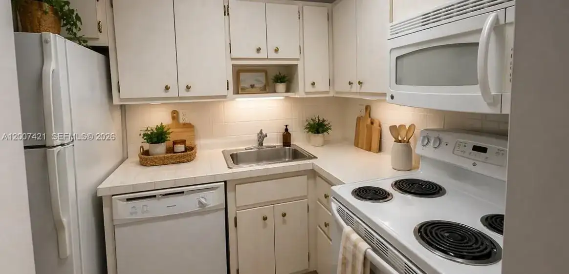 2899 Collins Ave # 1040, Miami Beach FL 33140 photo 4