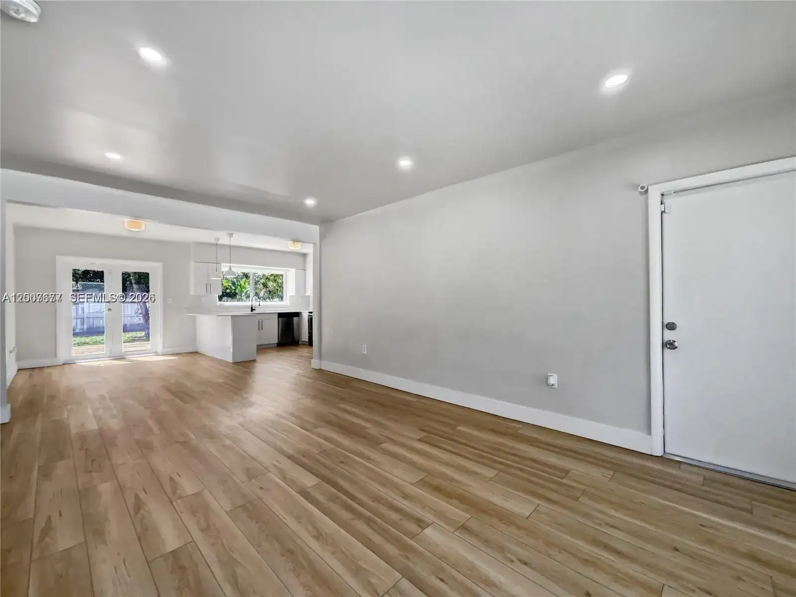 524 NE 160th St, Miami FL 33162 photo 3