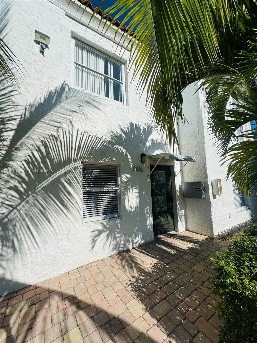 2816 Pine Tree Dr # 3, Miami Beach FL 33140 photo 2