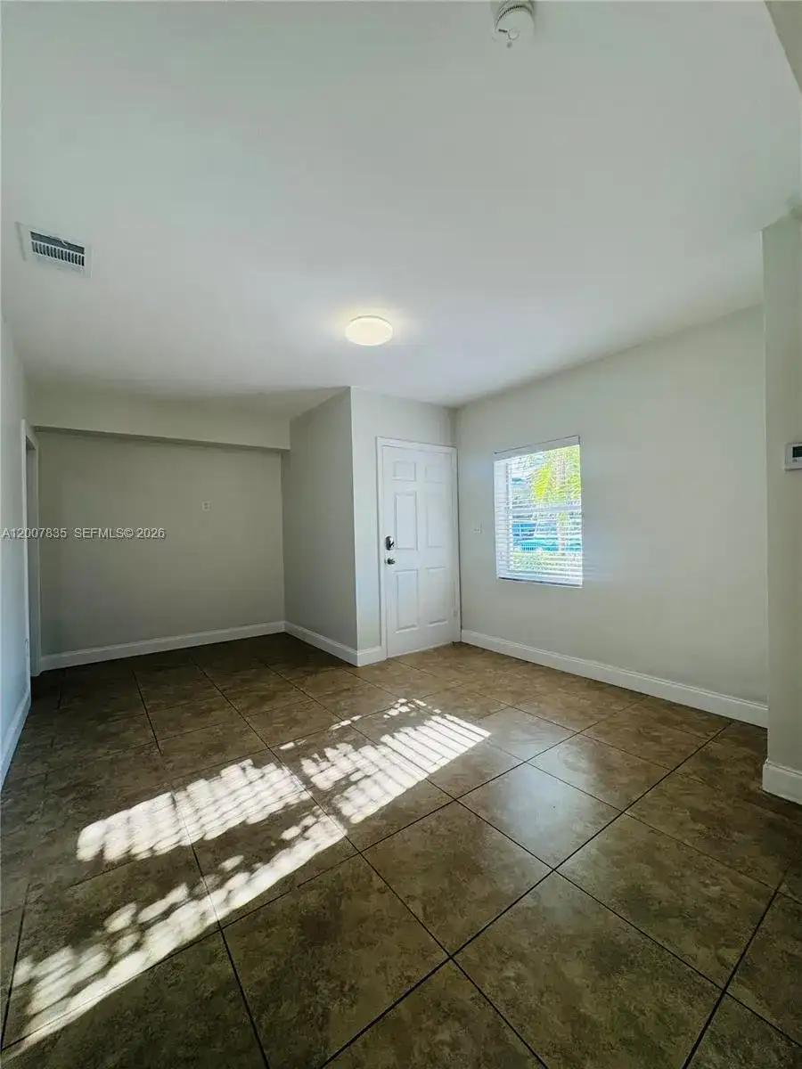 2816 Pine Tree Dr # 3, Miami Beach FL 33140 photo 4