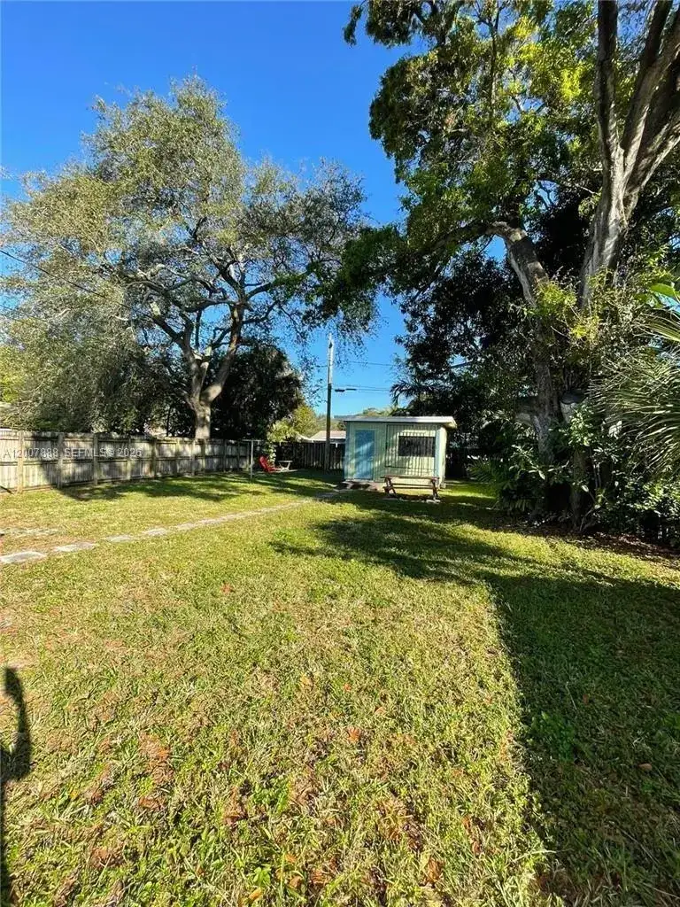 645 NE 35 # 1, Oakland Park FL 33334 photo 2