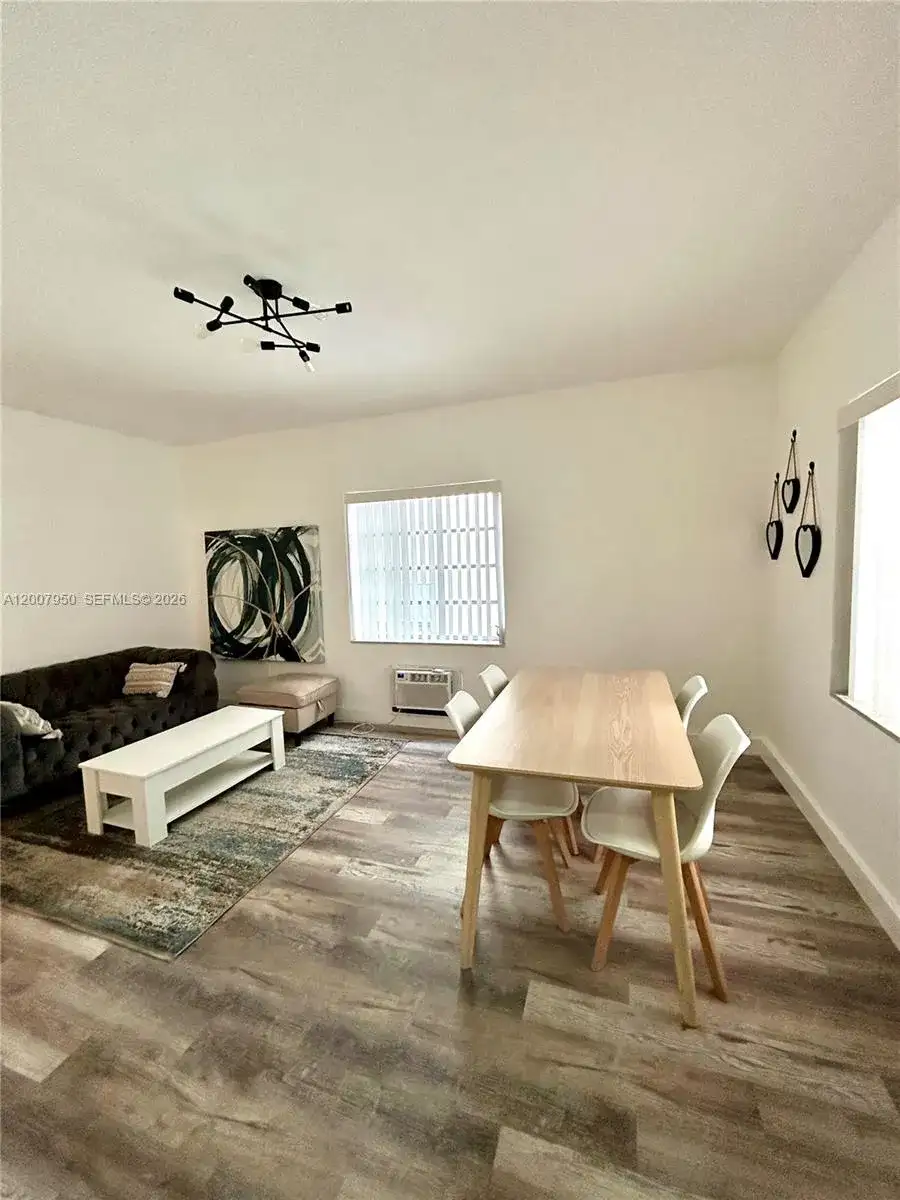215 30th St # 17, Miami Beach FL 33140 photo 2