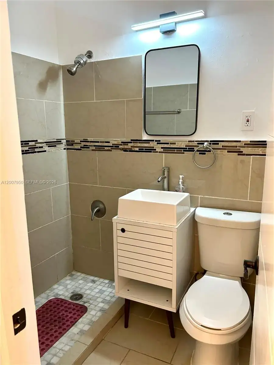 215 30th St # 17, Miami Beach FL 33140 photo 5