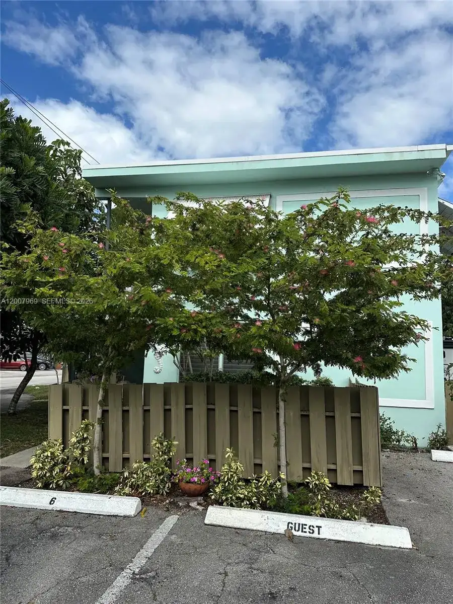 2301 NE 2nd St # 6, Pompano Beach FL 33062 photo 2