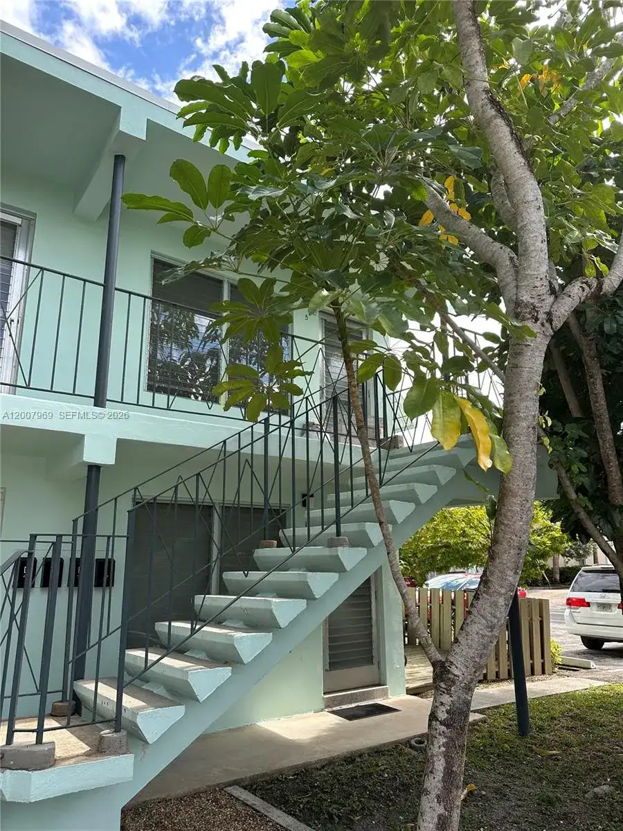 2301 NE 2nd St # 6, Pompano Beach FL 33062 photo 3