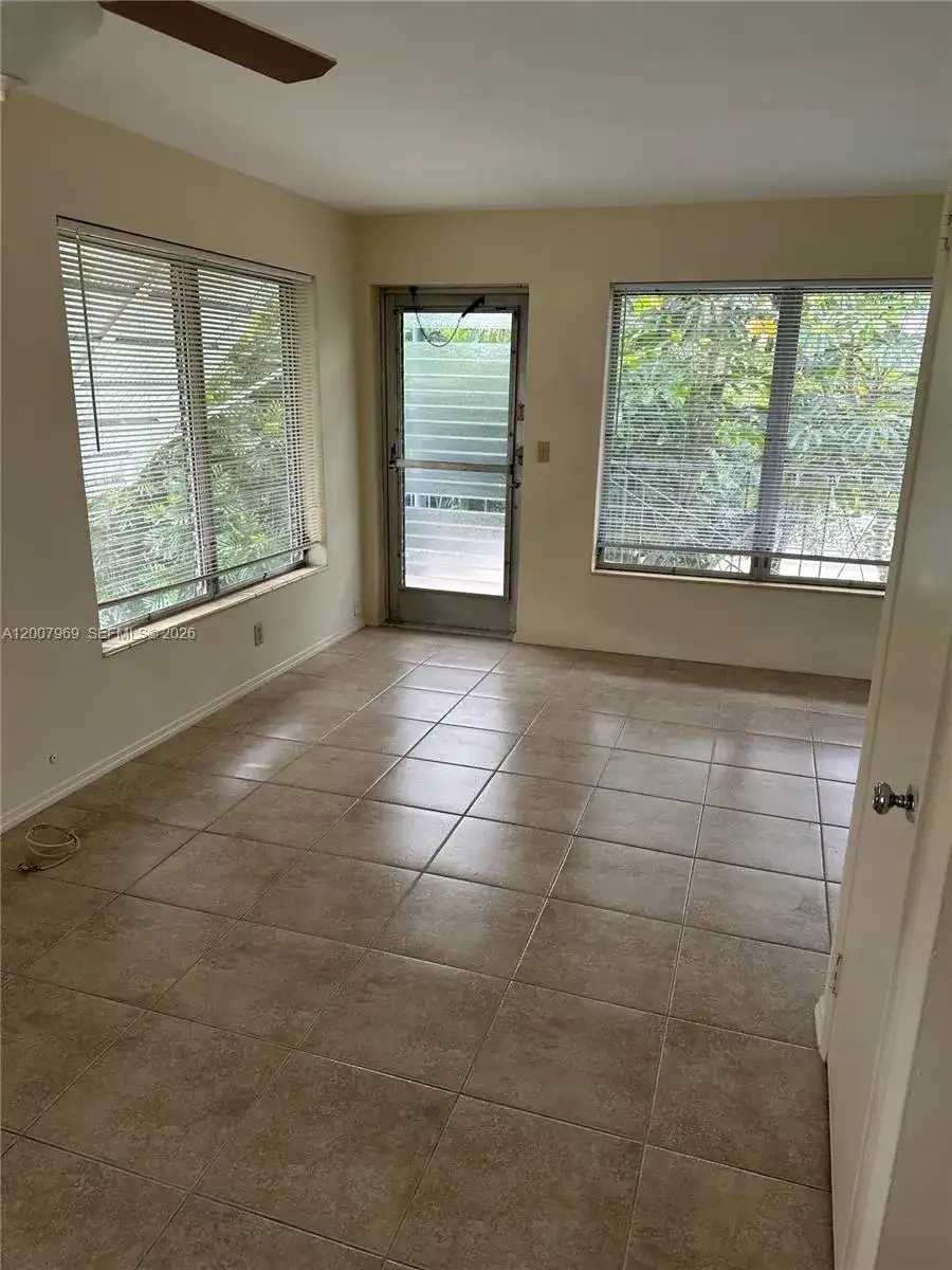 2301 NE 2nd St # 6, Pompano Beach FL 33062 photo 4
