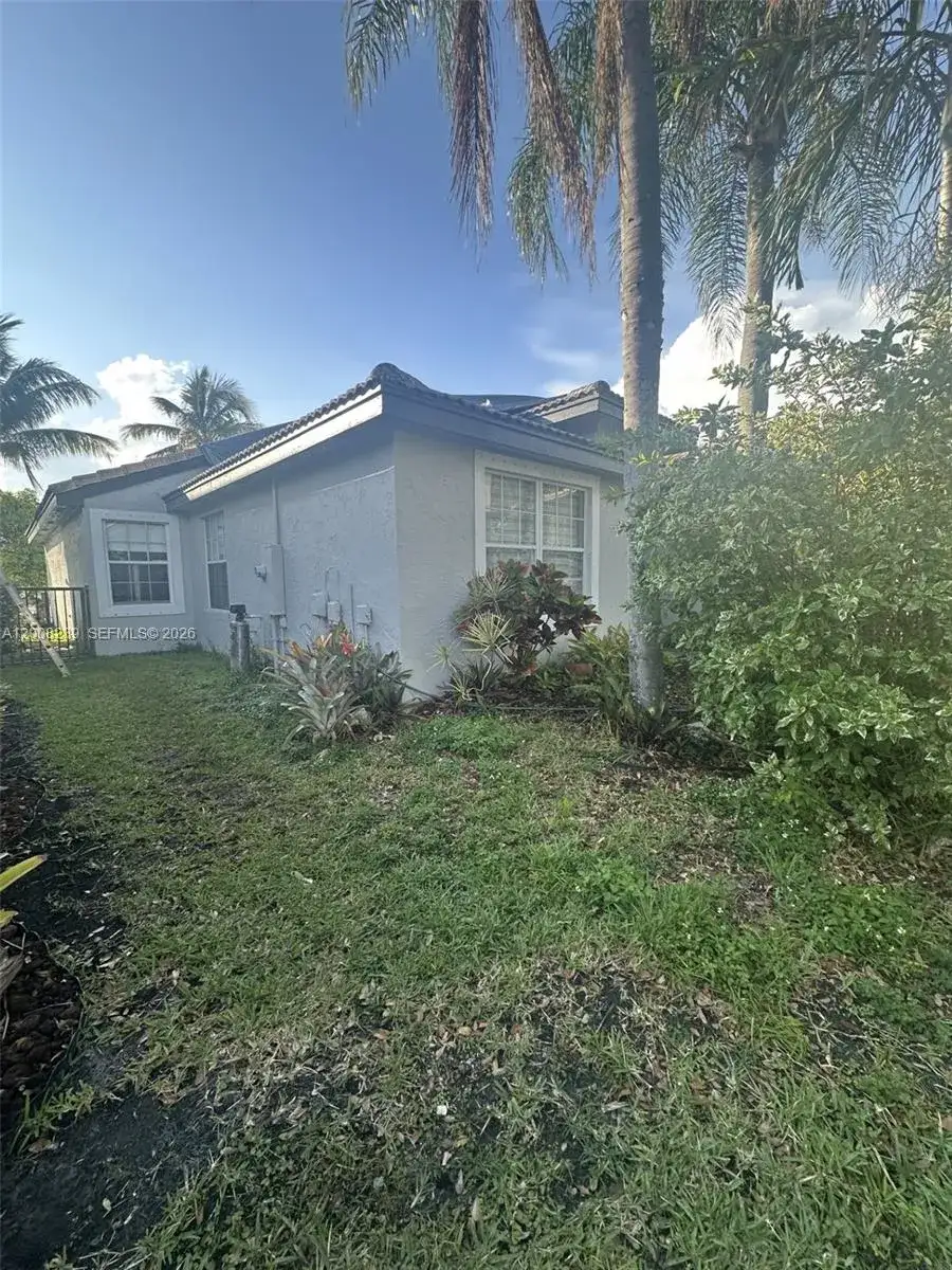 18022 SW 29th Ln, Miramar FL 33029 photo 3