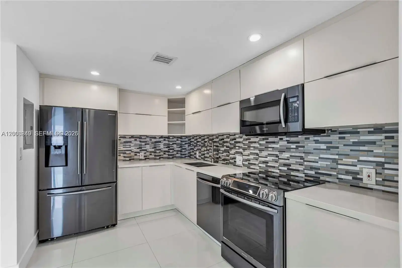 100 Bayview Dr # 508, Sunny Isles Beach FL 33160 photo 2