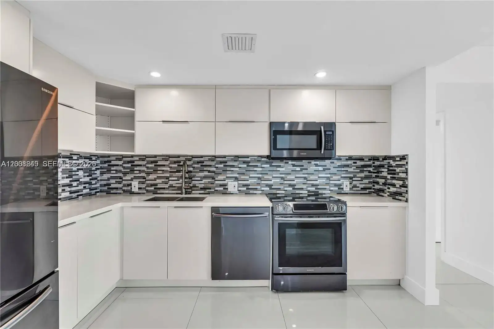 100 Bayview Dr # 508, Sunny Isles Beach FL 33160 photo 3