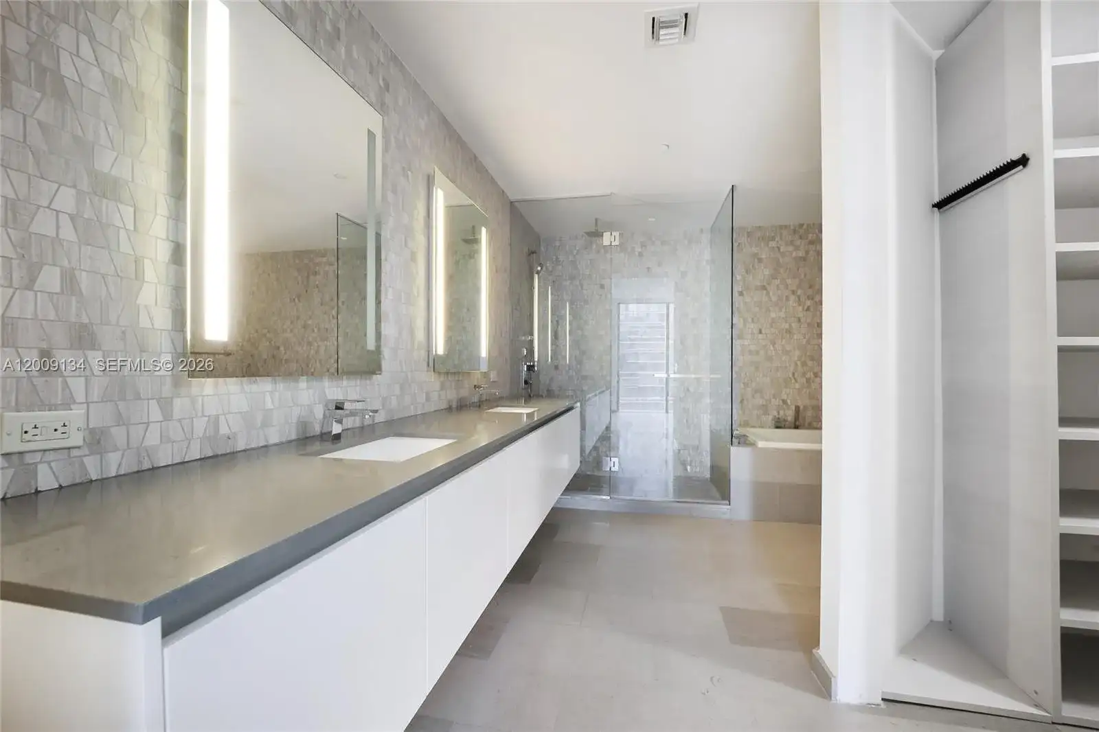 88 SW 7th St # 1009, Miami FL 33130 photo 5