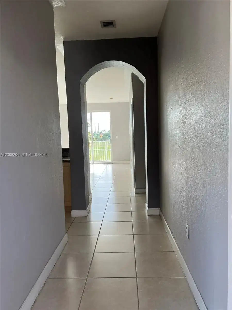 17630 NW 73rd Ave # 4, Hialeah FL 33015 photo 2