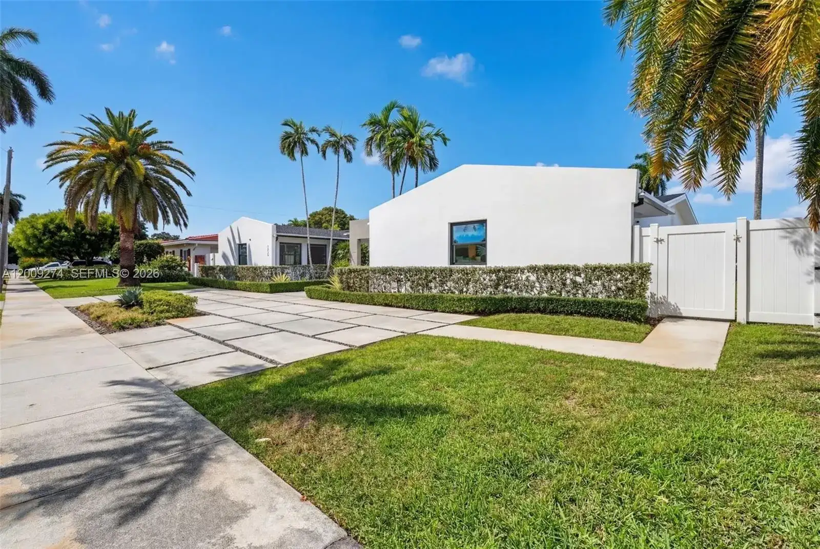 1865 NE 197th Ter, Miami FL 33179 photo 4