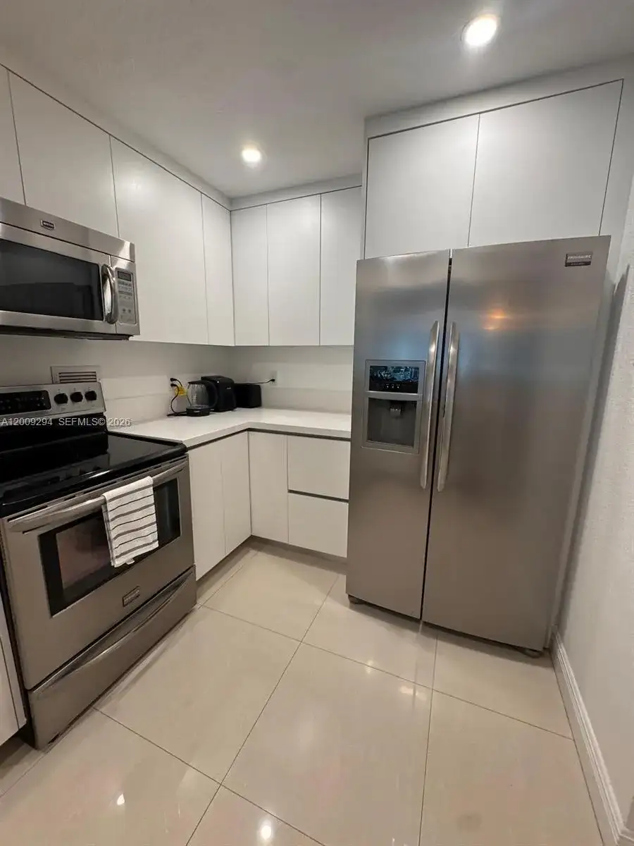 2301 Collins Ave # 427, Miami Beach FL 33139 photo 4