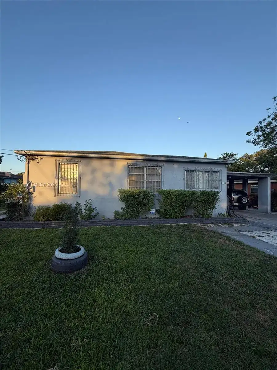 6741 NW 6th Ct, Miami FL 33150 photo 2