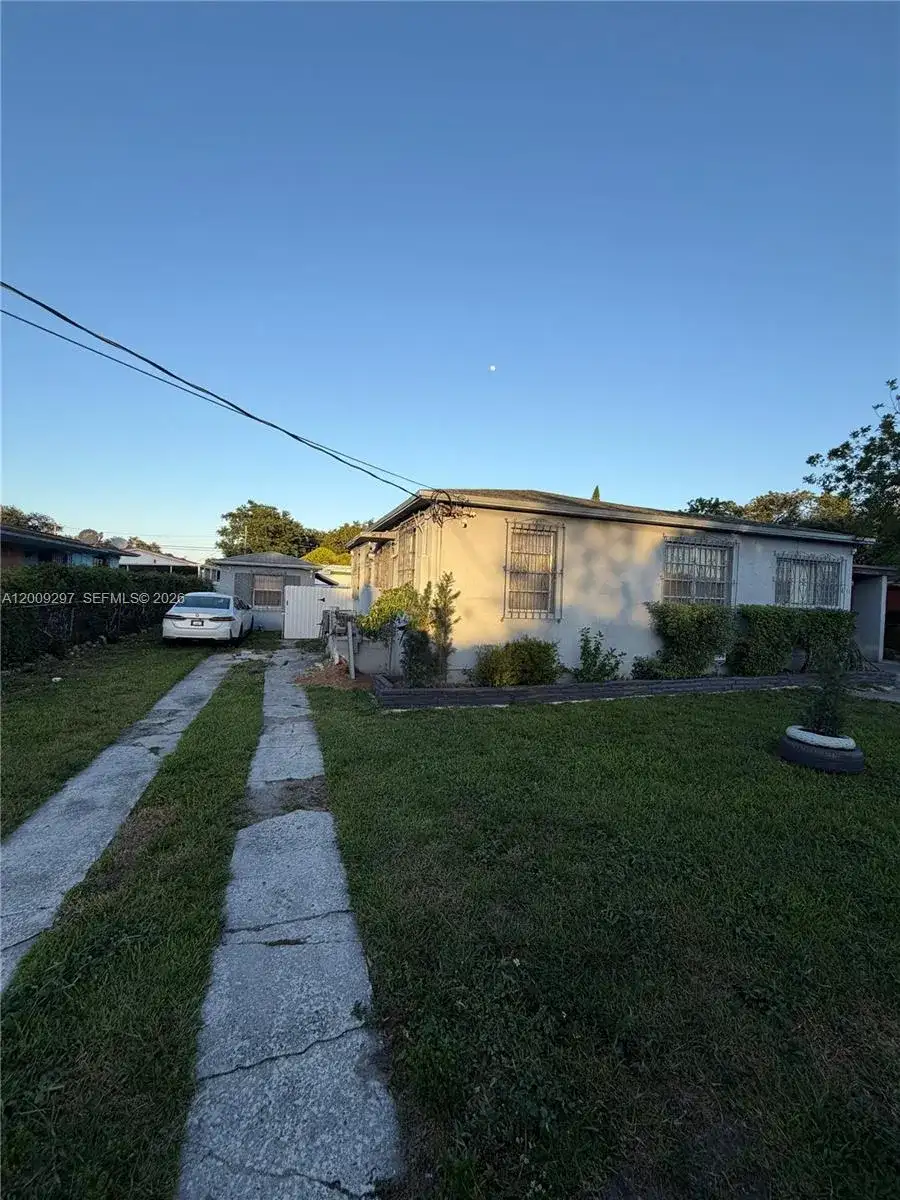 6741 NW 6th Ct, Miami FL 33150 photo 4
