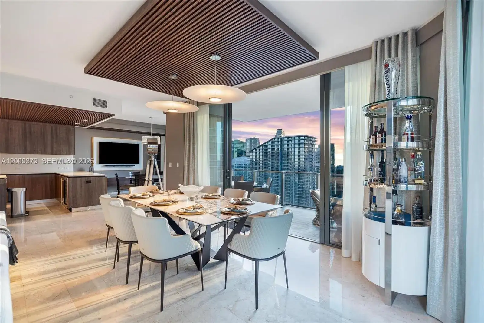 88 SW 7th St # 3801, Miami FL 33130 photo 2