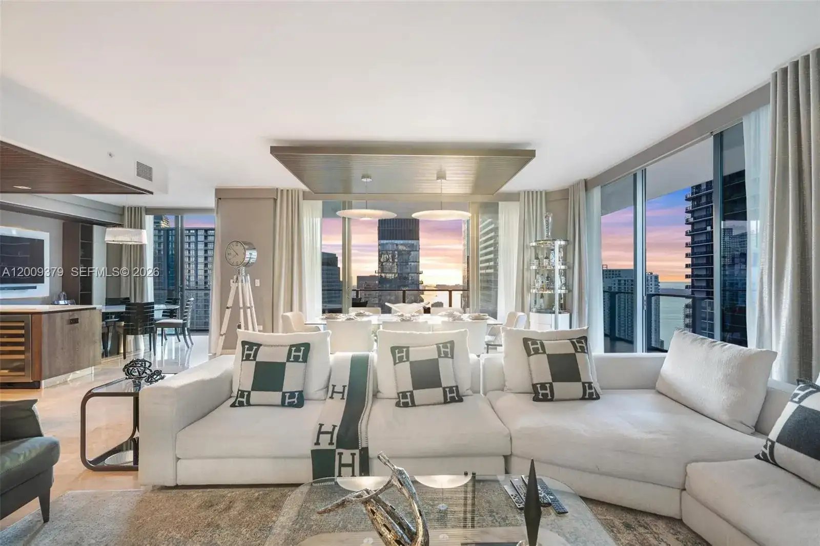 88 SW 7th St # 3801, Miami FL 33130 photo 3