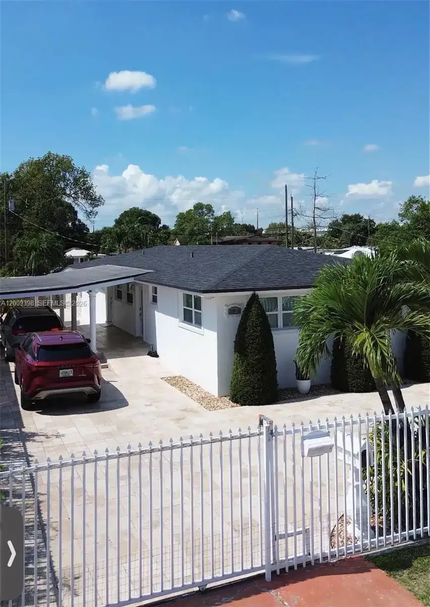 2512 NW 68th St, Miami FL 33147 photo 2