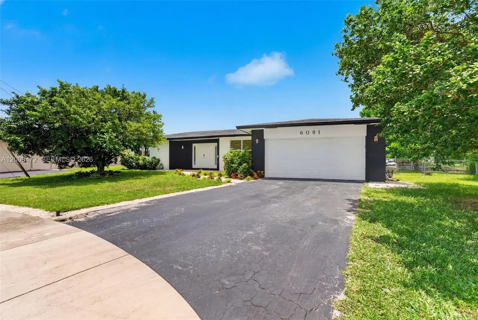 6091 SW 14th St, Plantation FL 33317 photo 3