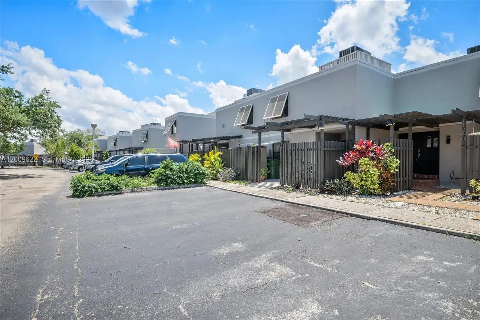 11244 NW 14th Ct, Pembroke Pines FL 33026 photo 2