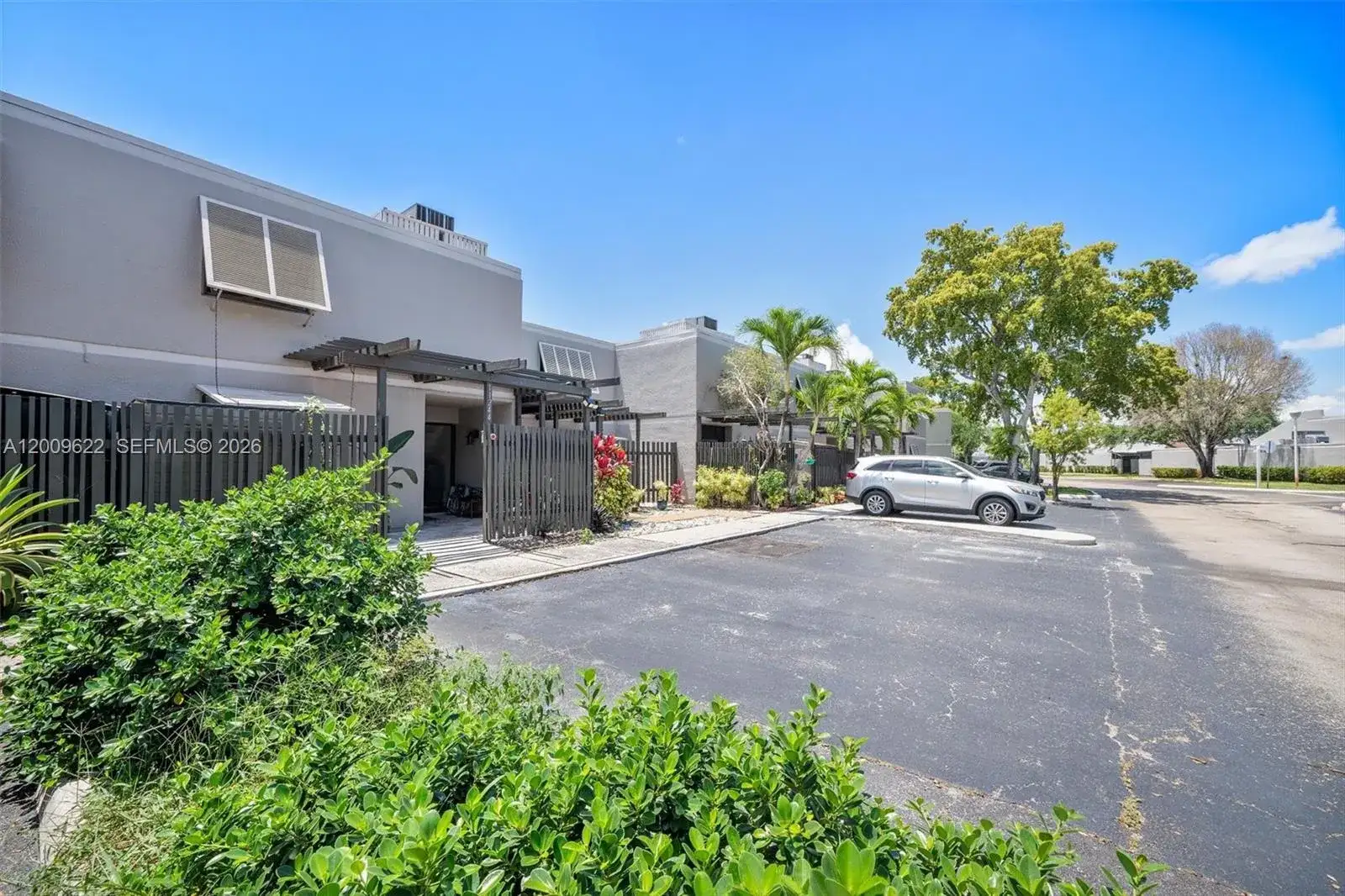 11244 NW 14th Ct, Pembroke Pines FL 33026 photo 3