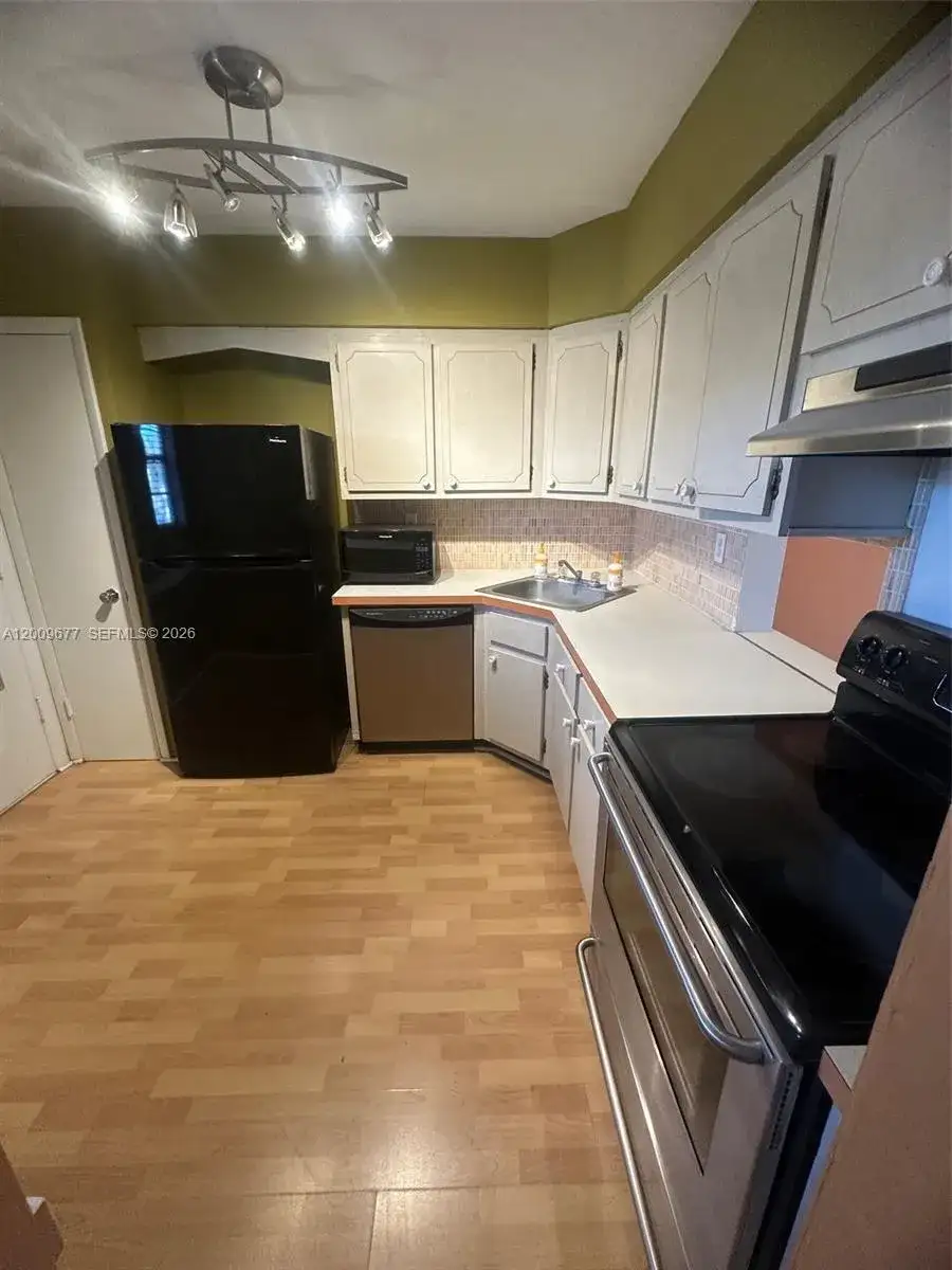 1530 NE 191st St # 205, Miami FL 33179 photo 2