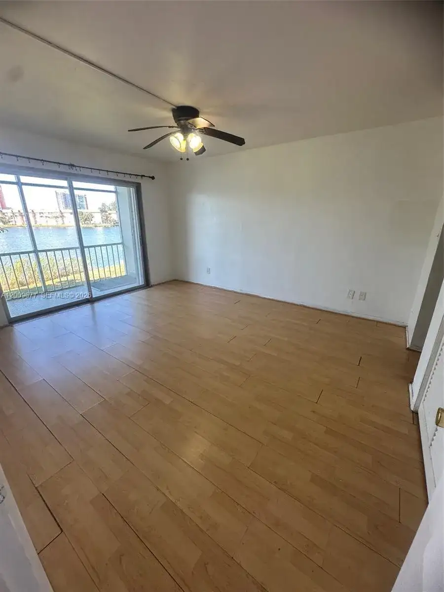 1530 NE 191st St # 205, Miami FL 33179 photo 3