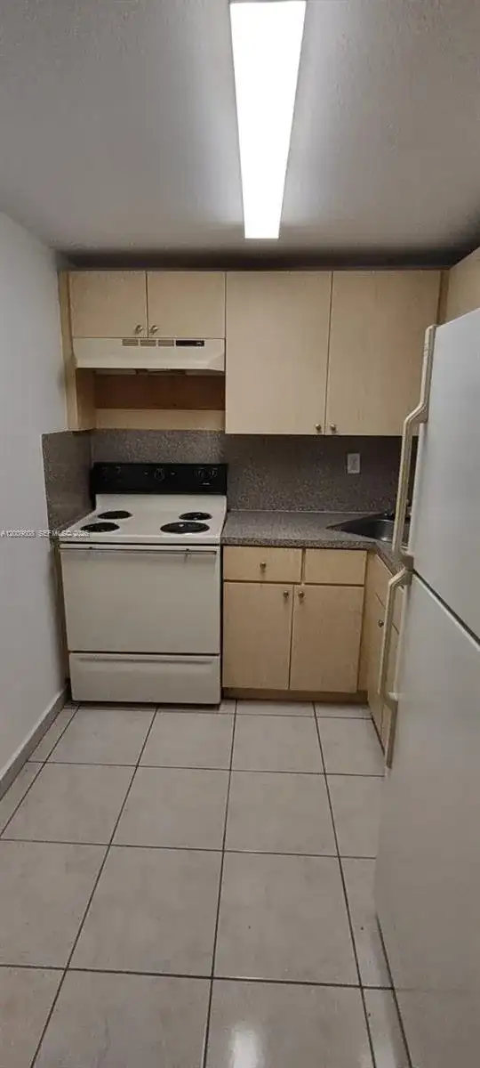 606 W 81st St # 309, Hialeah FL 33014 photo 3