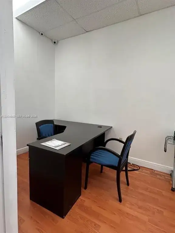 19300 W Dixie Hwy # 10, Miami FL 33180 photo 4