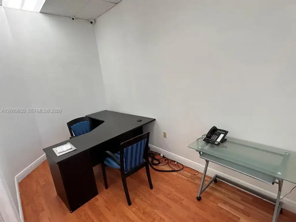 19300 W Dixie Hwy # 10, Miami FL 33180 photo 5