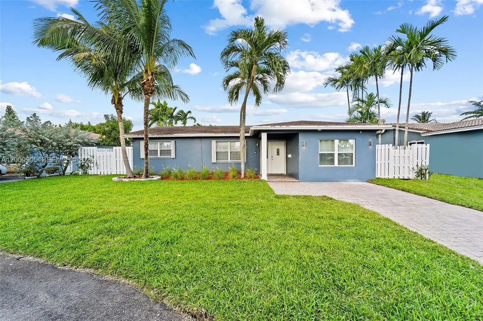 2005 NW 37th St, Oakland Park FL 33309 photo 4