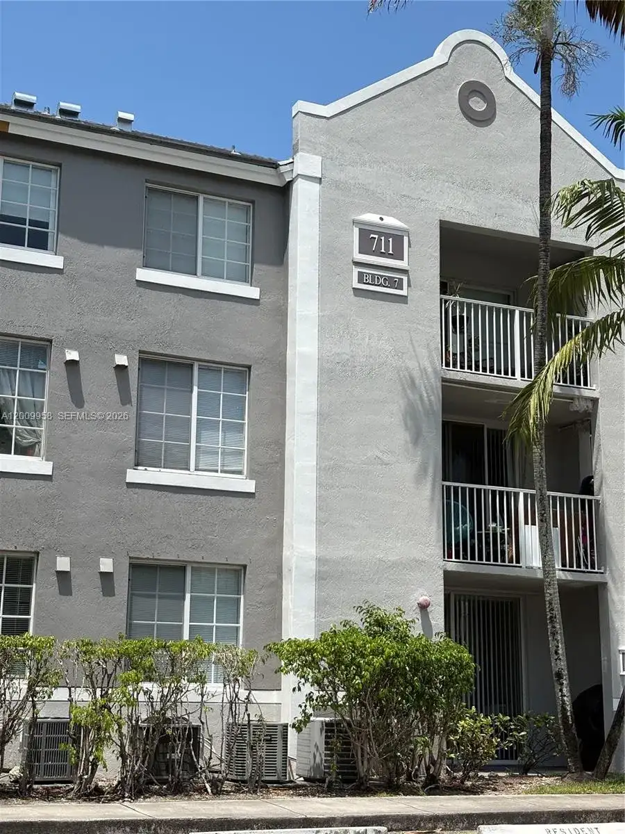 711 SW 111th Way # 202, Pembroke Pines FL 33025 photo 2