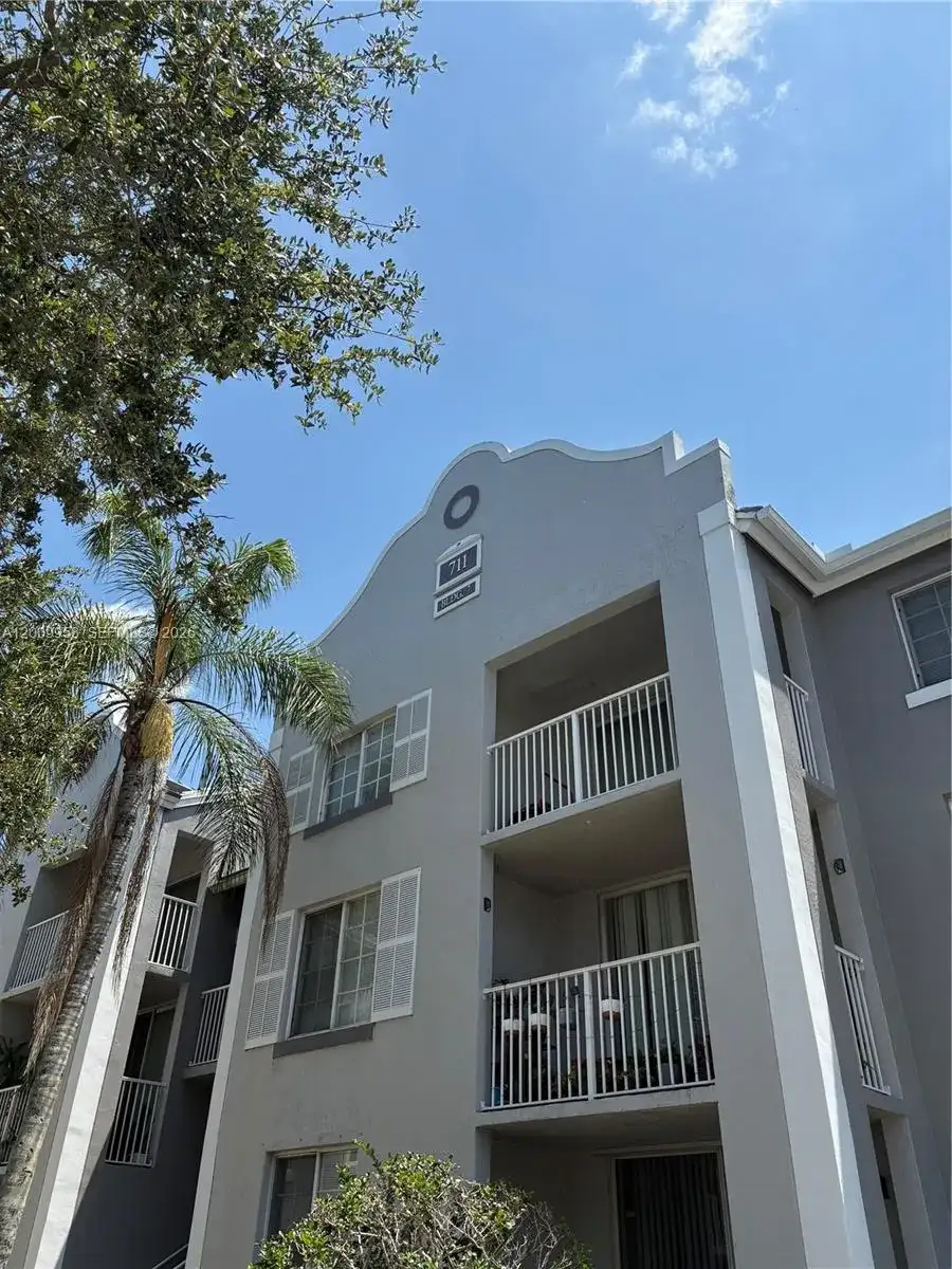 711 SW 111th Way # 202, Pembroke Pines FL 33025 photo 3