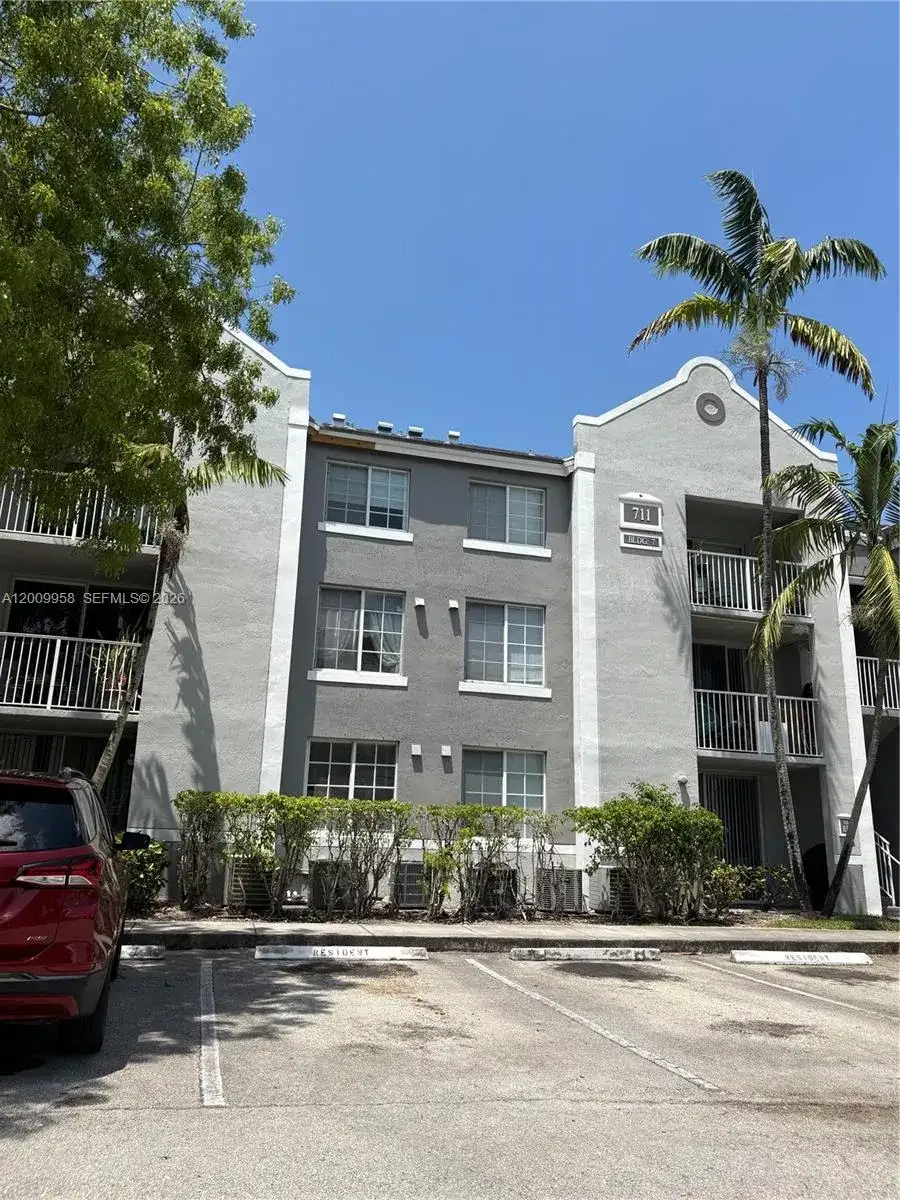 711 SW 111th Way # 202, Pembroke Pines FL 33025 photo 4