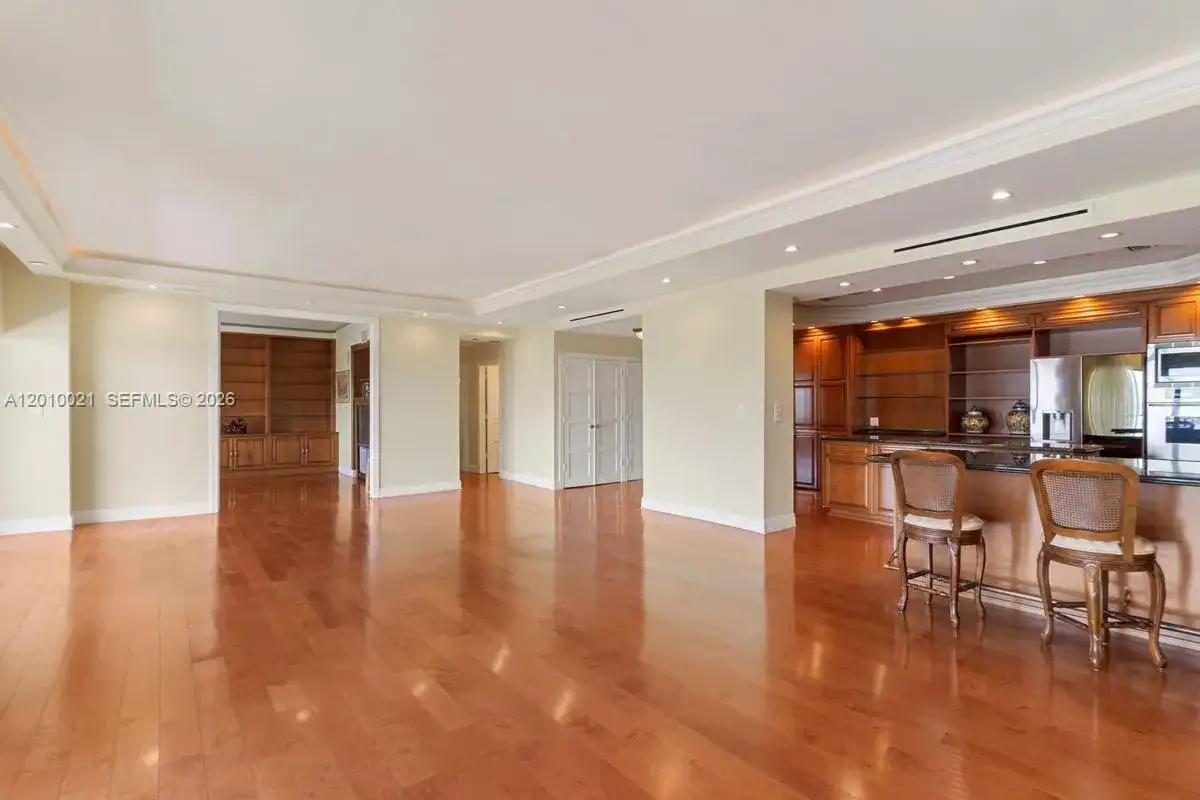 1800 NE 114th St, Miami FL 33181 photo 5