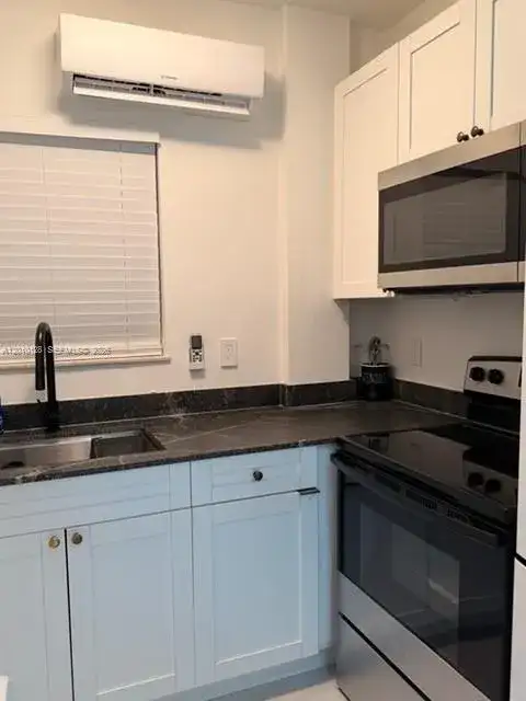 1043 NW 2nd St # 3, Miami FL 33128 photo 5