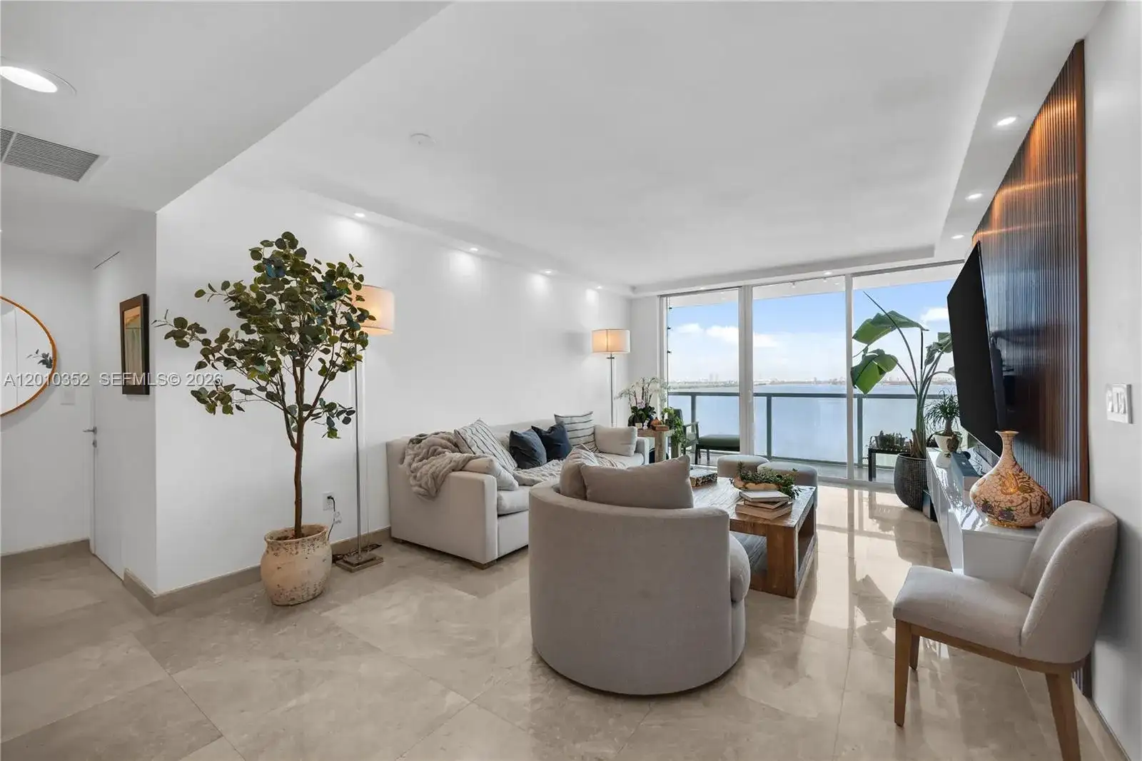 665 NE 25th St # 1503, Miami FL 33137 photo 3