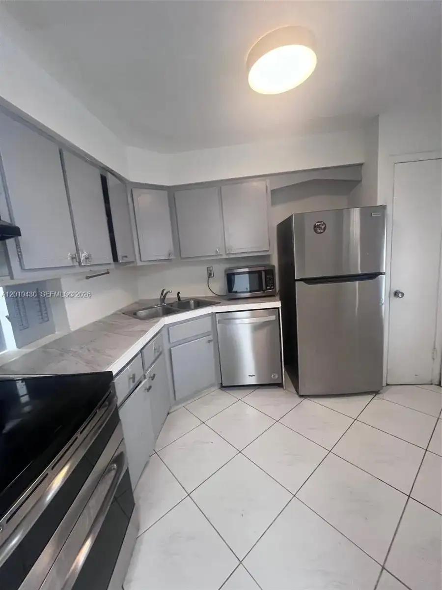 1540 NE 191st St # 321, Miami FL 33179 photo 2