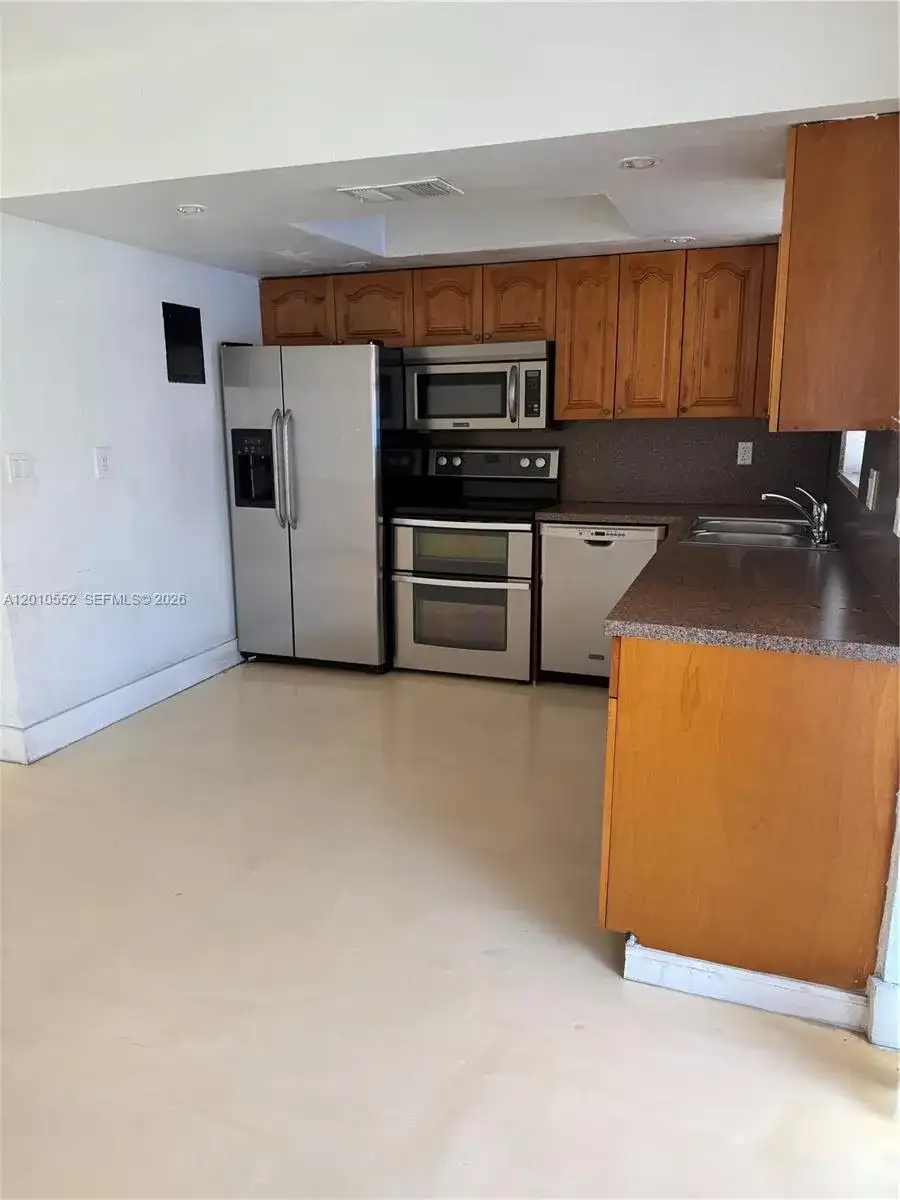 5231 NW 27th St # 8A, Lauderhill FL 33313 photo 2