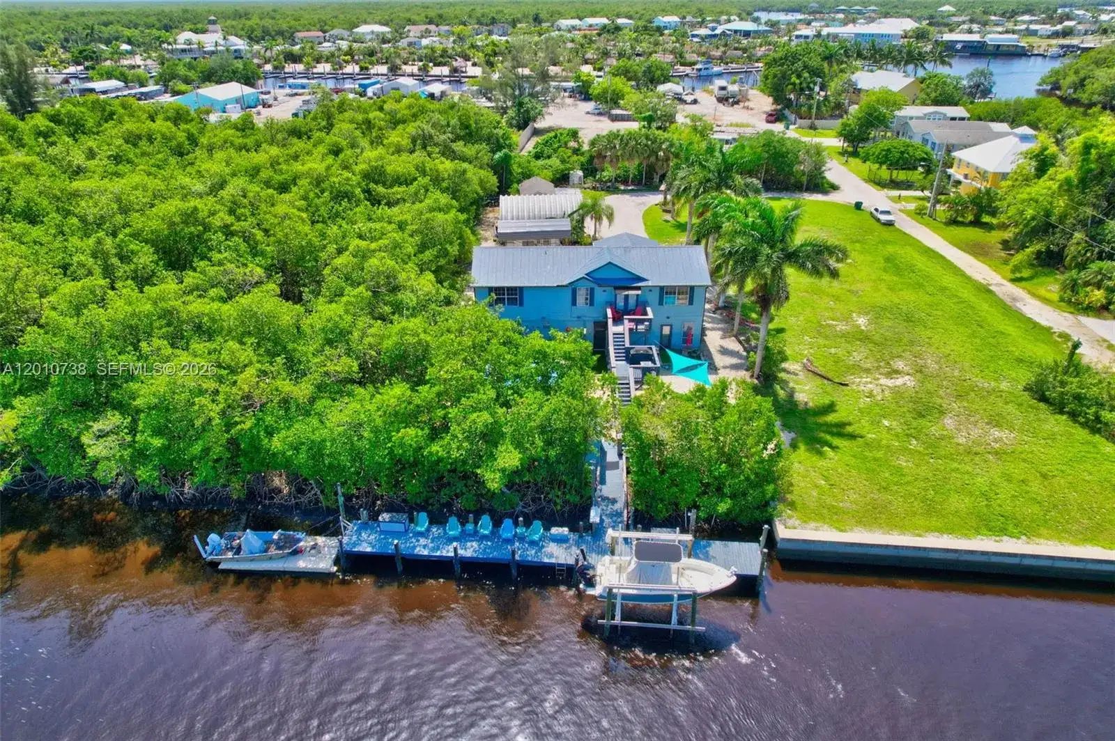 936 Panther Creek Ln, Everglades City FL 34114 photo 2