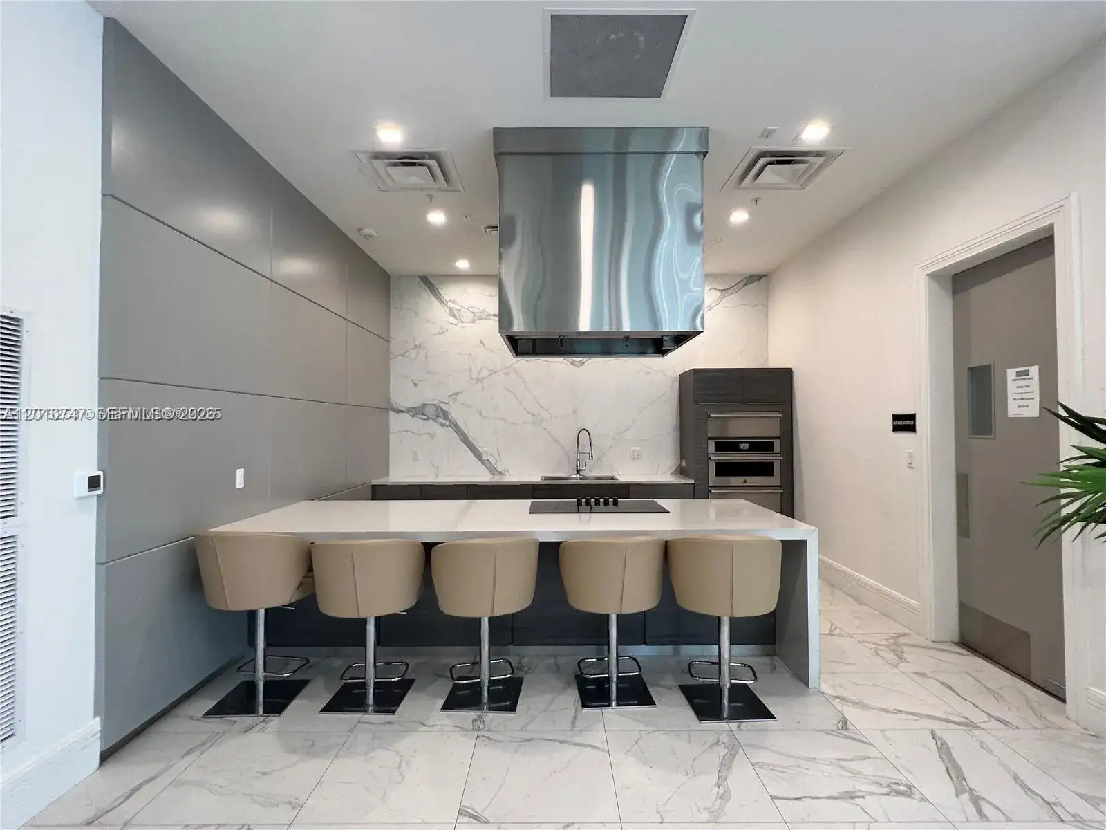 8167 NW 41st St # 308, Doral FL 33166 photo 2