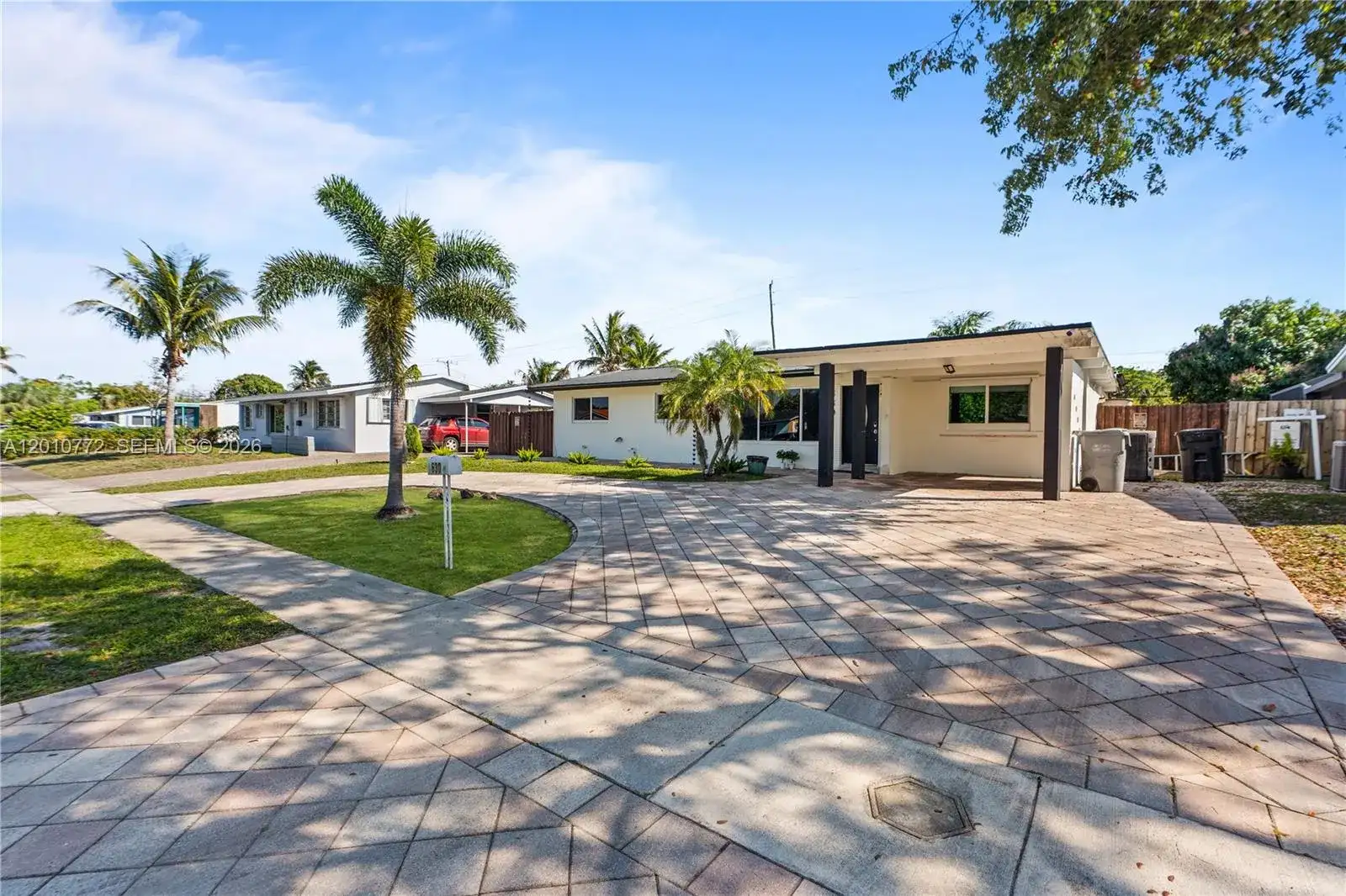 630 NE 23rd Ct, Pompano Beach FL 33064 photo 2