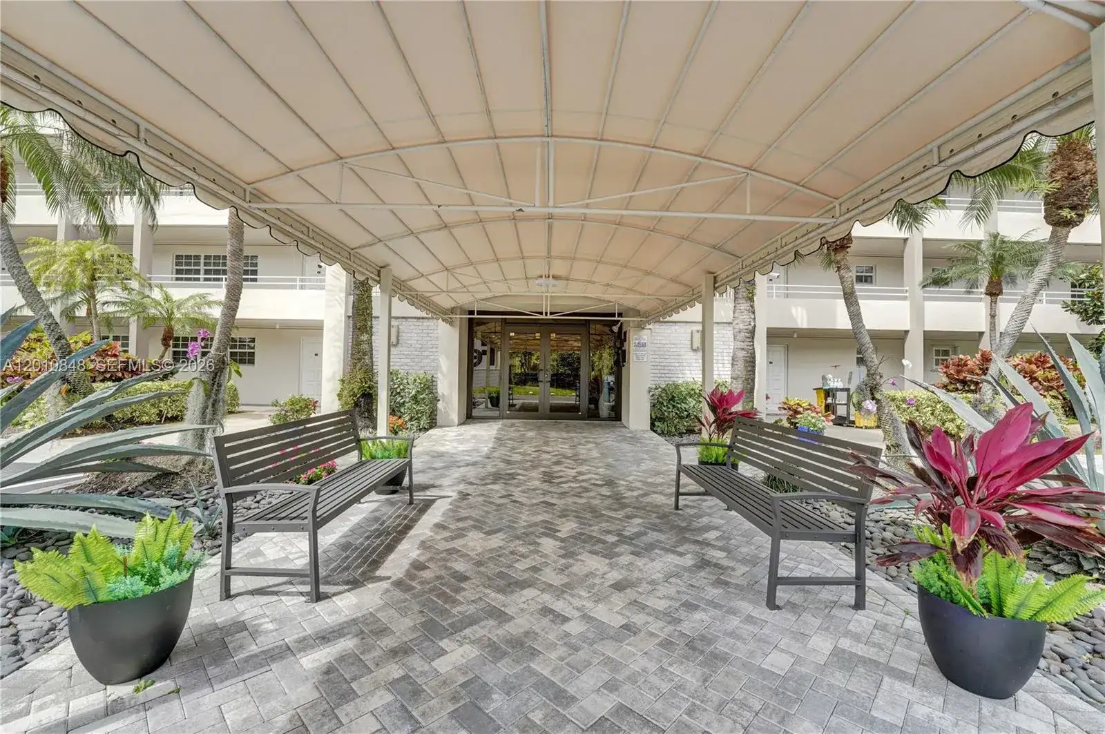 575 Oaks Ln # 508, Pompano Beach FL 33069 photo 3