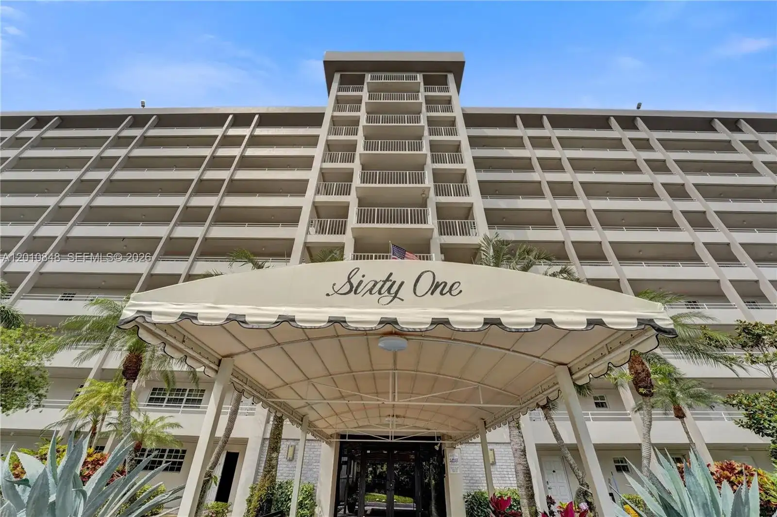 575 Oaks Ln # 508, Pompano Beach FL 33069 photo 4